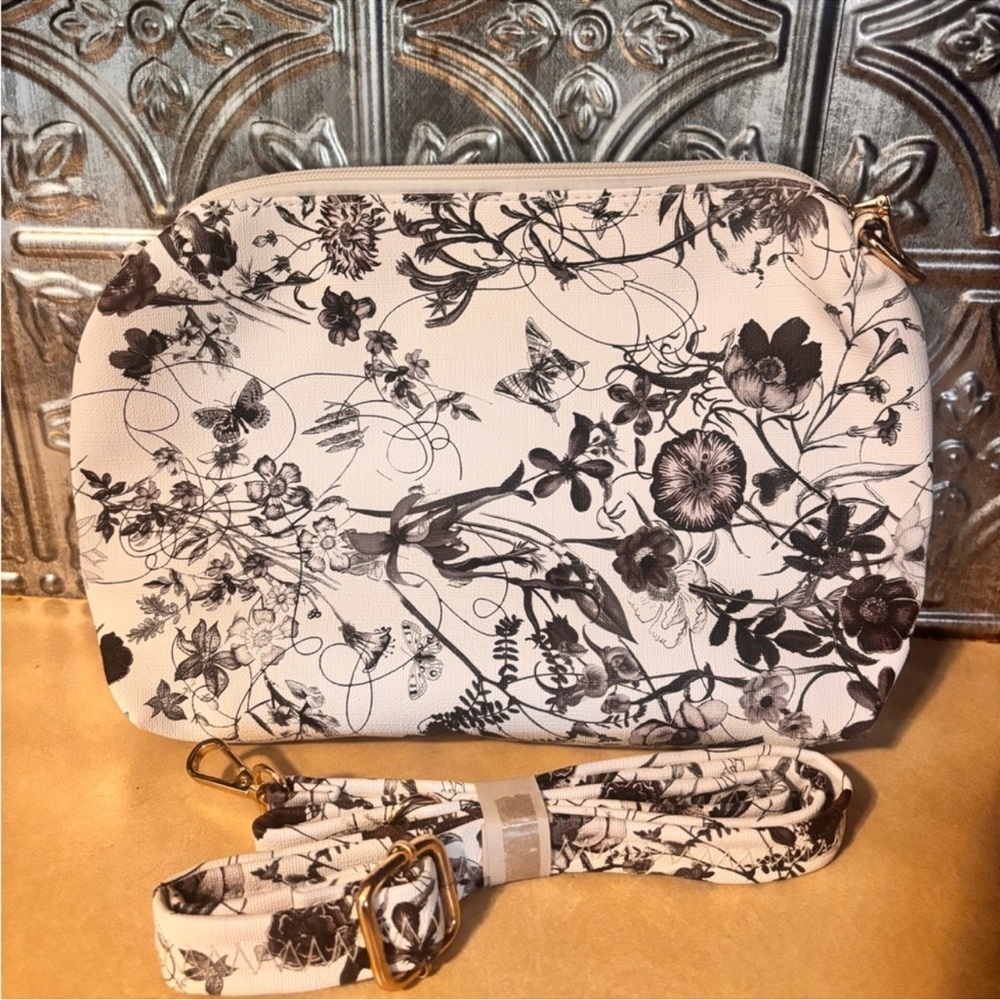 🇺🇸$5🇺🇸Black and White Floral Print Purse NWOT